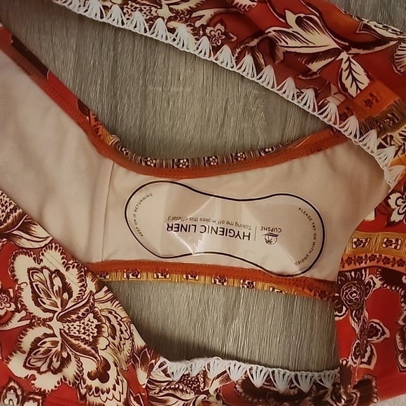 Cupshe Folk Customs Shell Stitch Cheeky Bikini - Top Medium, Bottoms Large - Picture 10 of 12